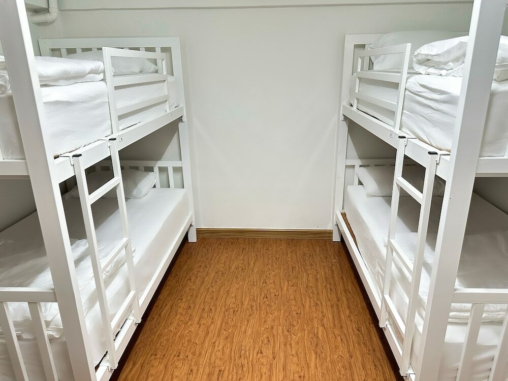 Фото Montana Hotel & Hostel Phuket