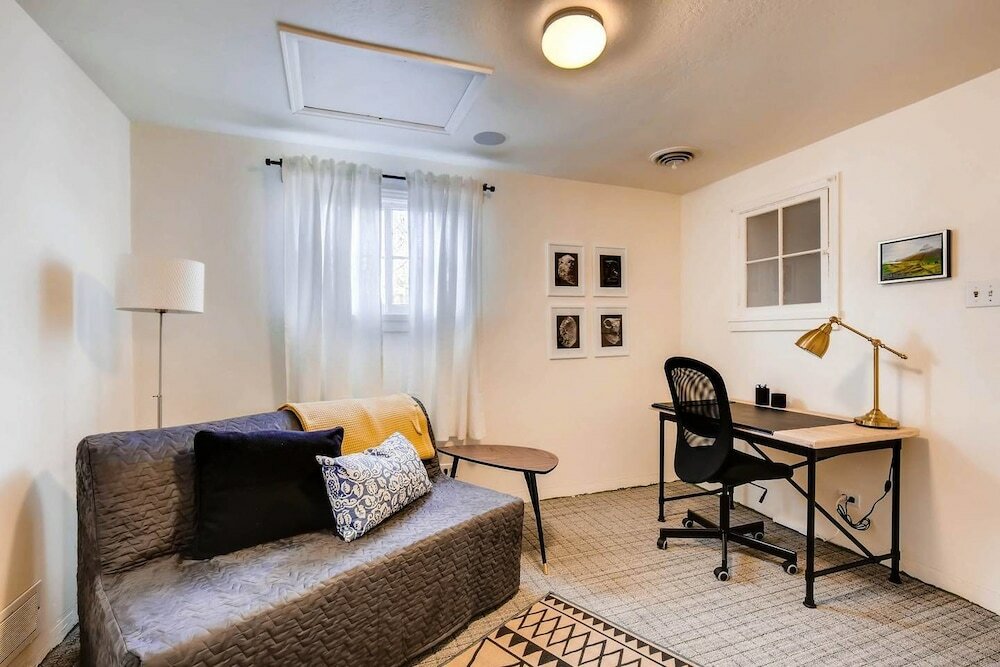 Фото Cozy Bungalow in Chaffee Park near Highlands