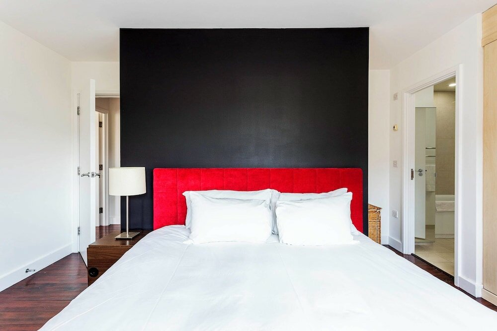 Фото Modern Tower Hill Penthouse