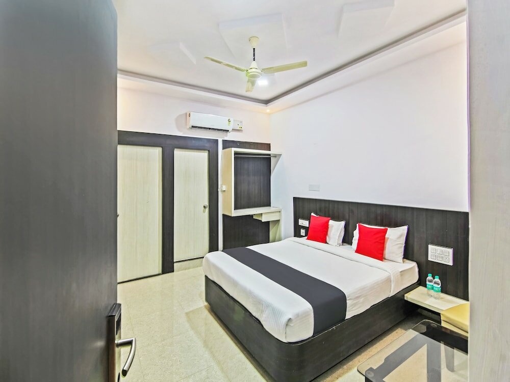 Фото Capital O 35621 Hotel Durga International