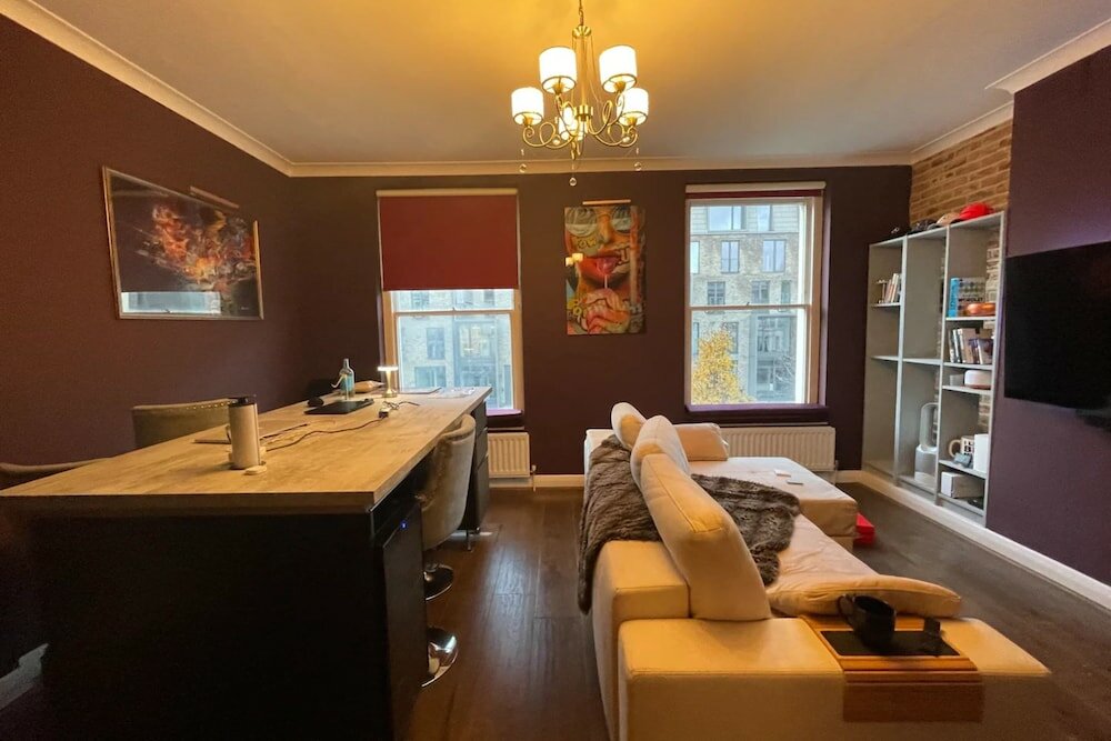 Фото Stylish and Spacious 1 Bedroom Flat