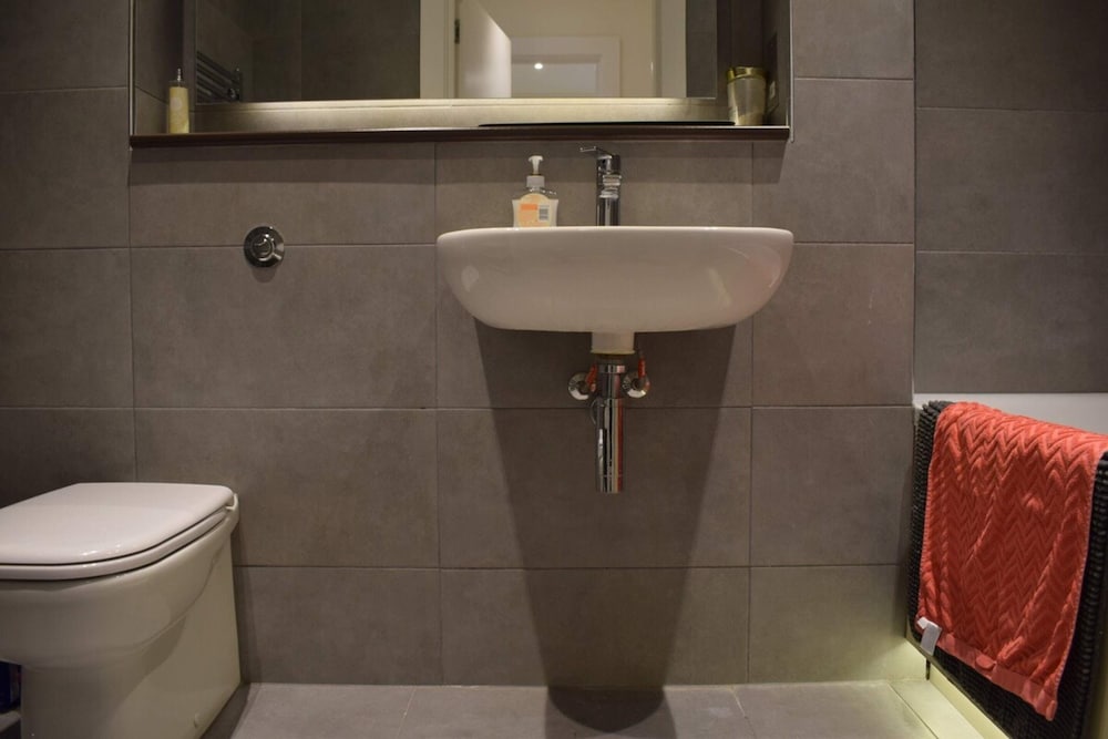 Фото Bright 1 Bedroom Flat in North London With Balcony