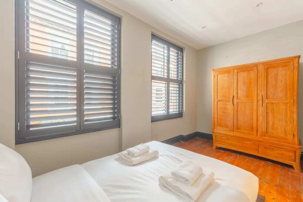 Фото Inviting 4bd With Private Patio - Bethnal Green