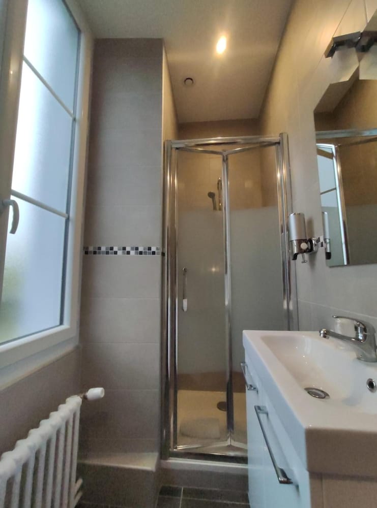 Фото Hôtel Le Dormeux