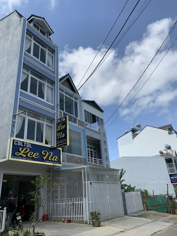 Гостиница Lee Na Hotel - Hostel в Далате