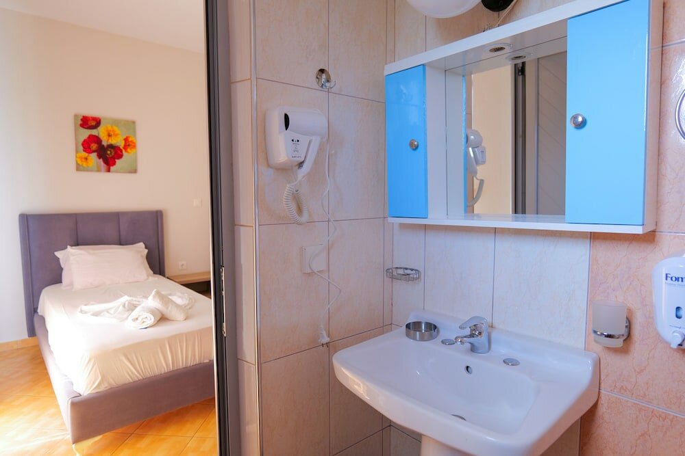 Фото Hotel Driloni