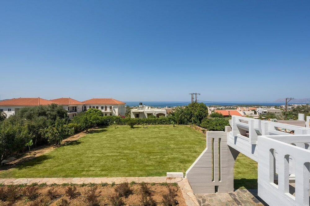 Фото Azatis Luxury Villa