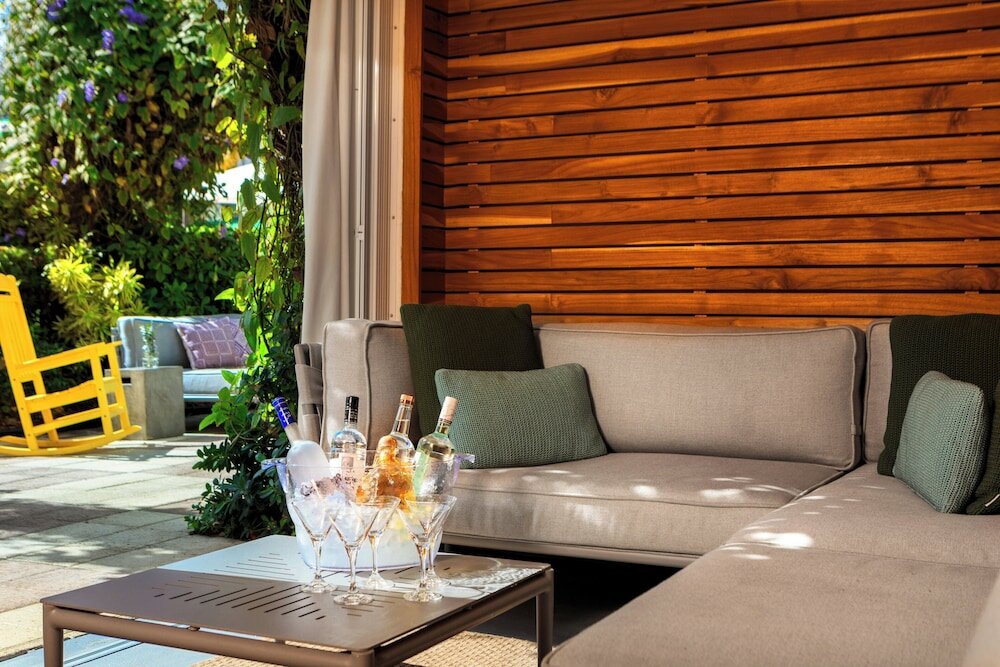 Фото Kimpton Surfcomber Hotel, an Ihg Hotel