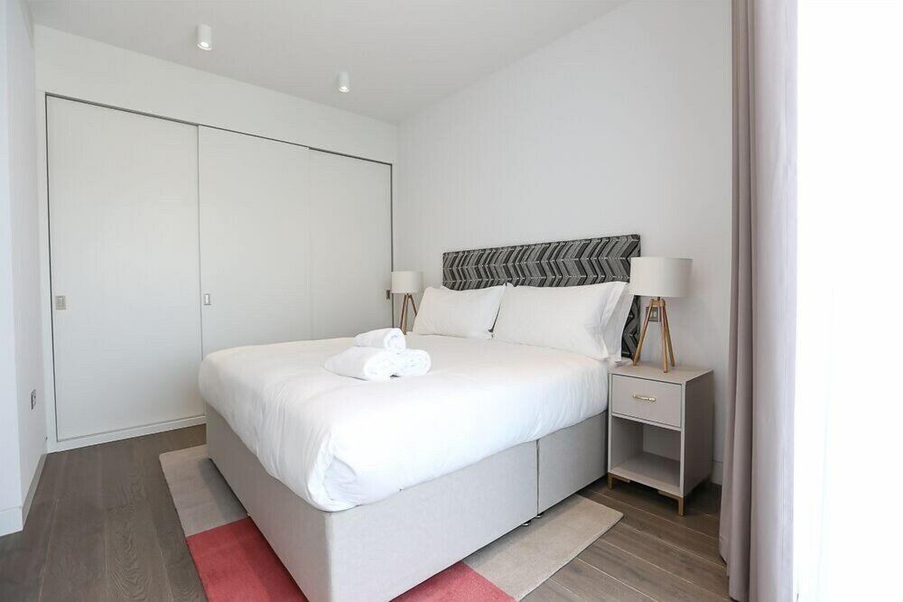 Фото King John Court Apartments