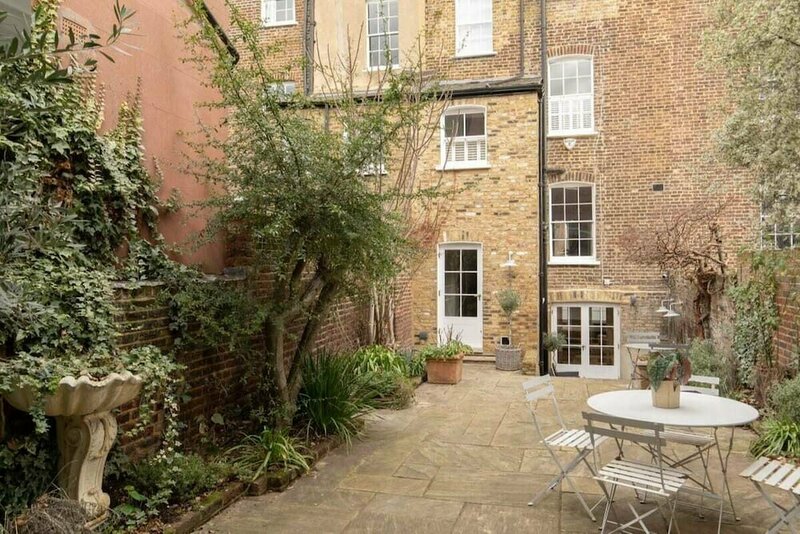 Гостиница The Southwark Arms - Glamorous 5bdr House With Garden в Лондоне
