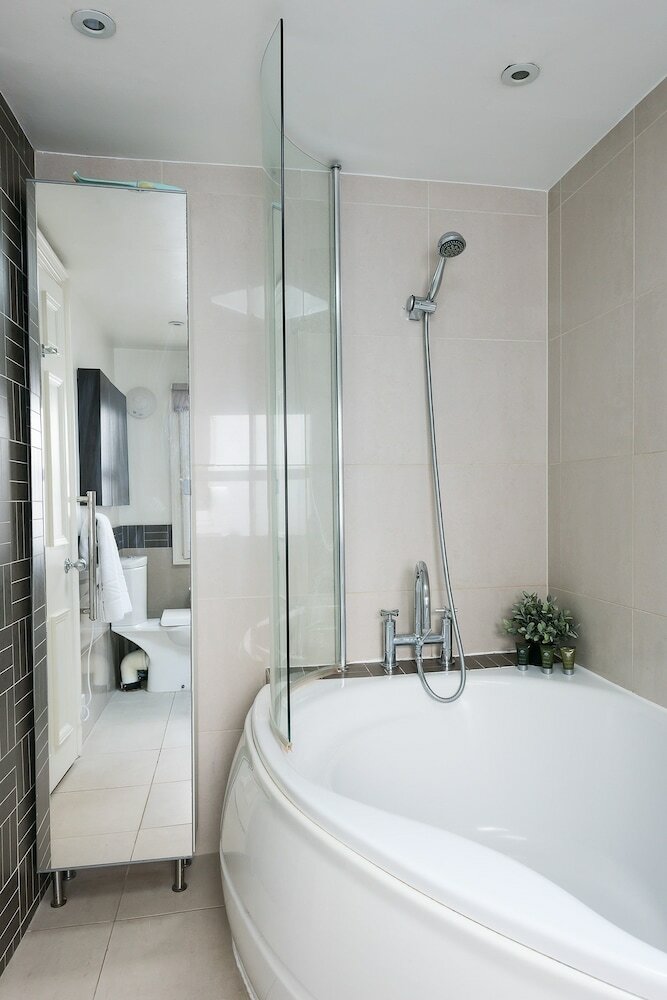 Фото 2 Bedroom Apartment in Nottinghill