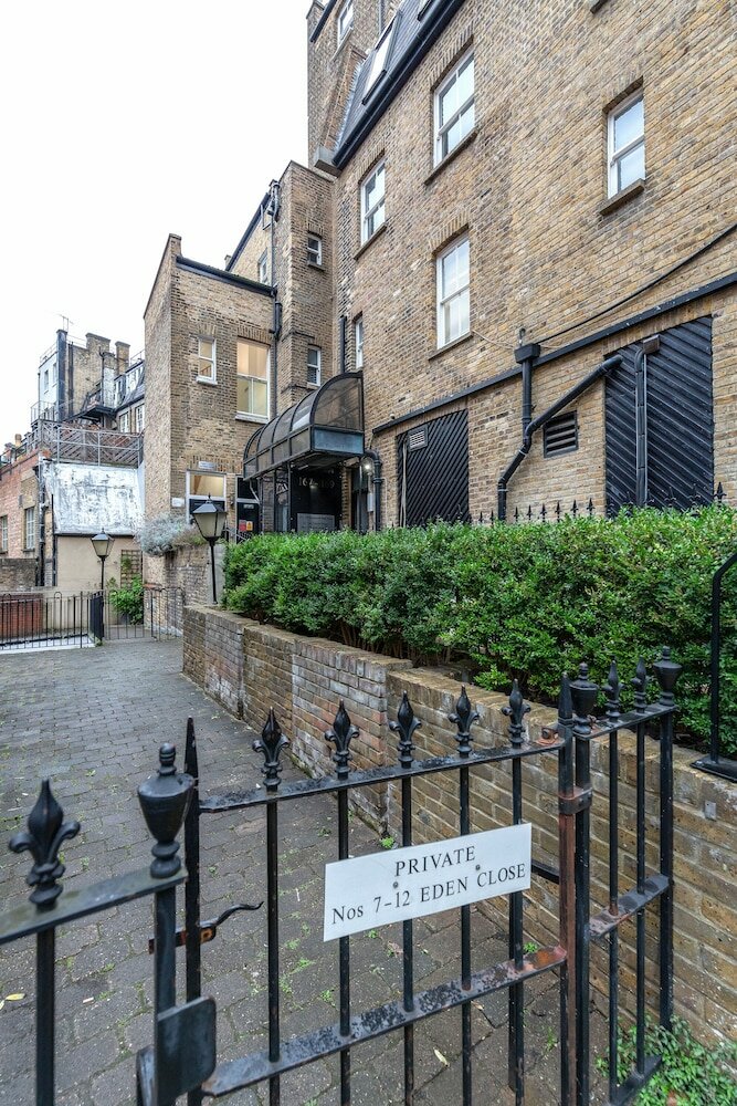 Фото Stylish 3 Bed 3 bath in Kens High St