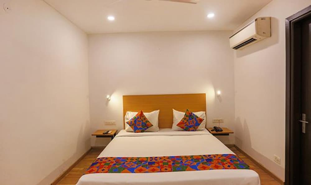Фото Fabhotel F9 Paschim Vihar