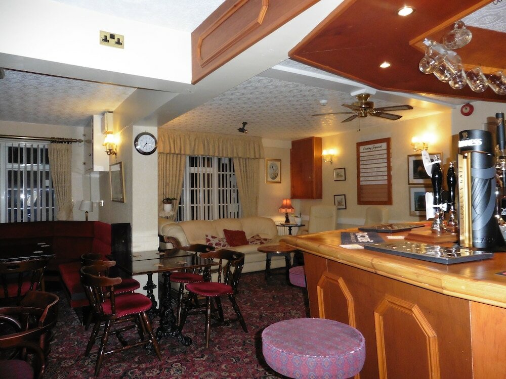 Фото Half Moon Hotel and Restaurant