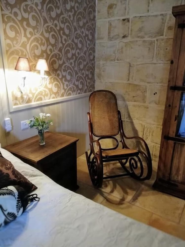 Фото Village Knights B&b