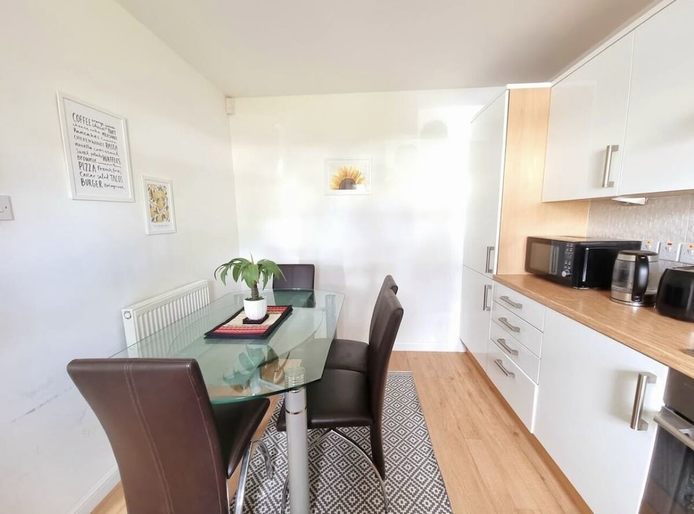 Фото Boutique 3-bed Home with Free Parking in Glasgow