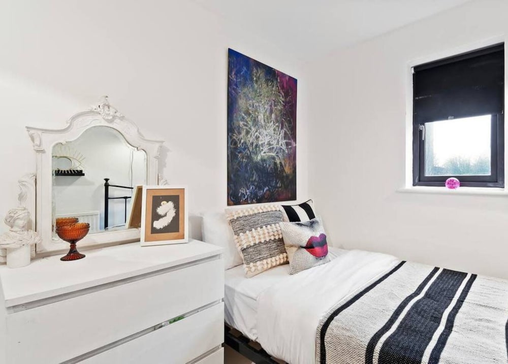 Фото Modern 2 Bedroom Apartment in Hoxton