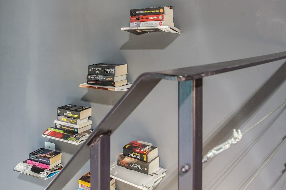 Фото Modern Industrial Apt In Neos Kosmos