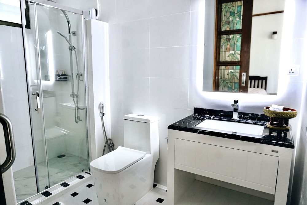 Фото Tha Ma-O Bouteak Homestay