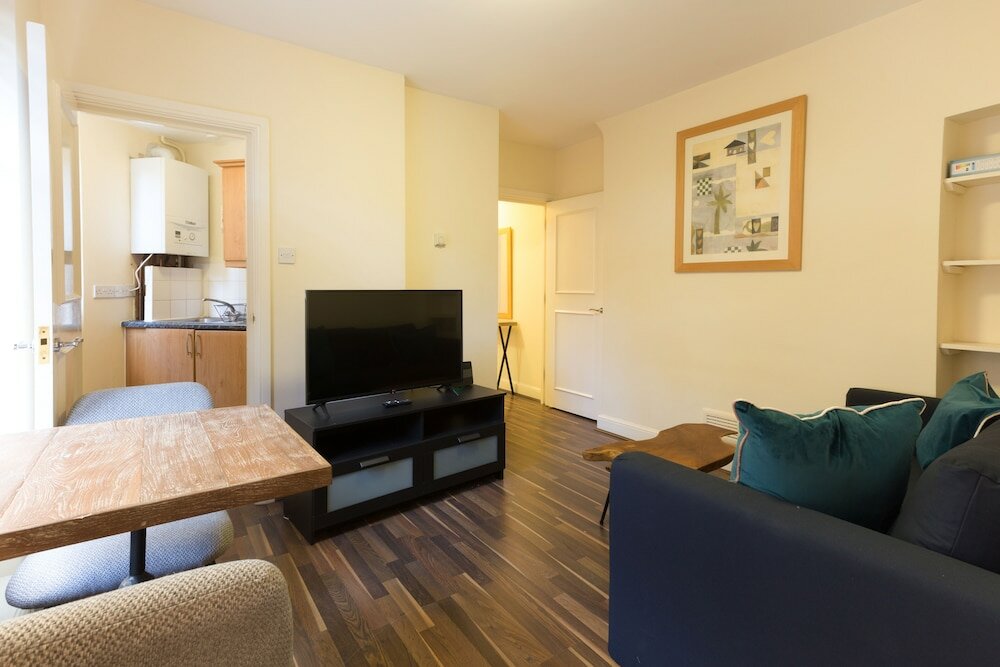 Фото Bright Apartment in Marble Arch by Allô Housing