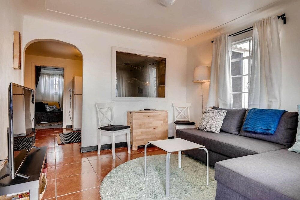 Фото Cozy Bungalow in Chaffee Park near Highlands