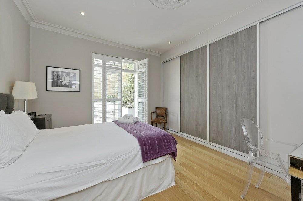 Фото Beautiful Battersea Home by Clapham Junction by UnderTheDoormat