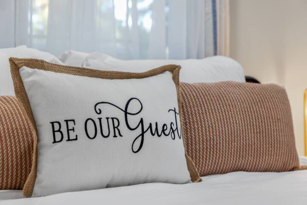 Фото Immersive Suite with Pool & Hot Tub