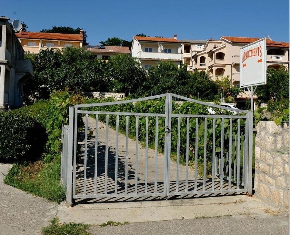 Фото Bepa - 200 m From Sandy Beach - A1