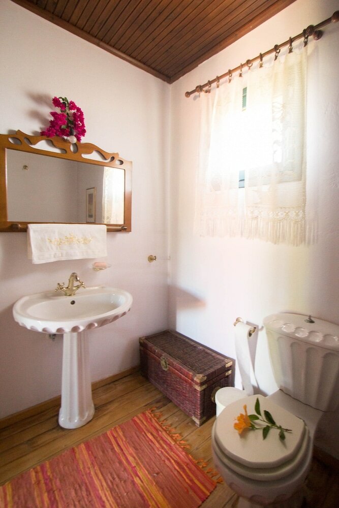 Фото Gorgeous Stone Cottage by the sea