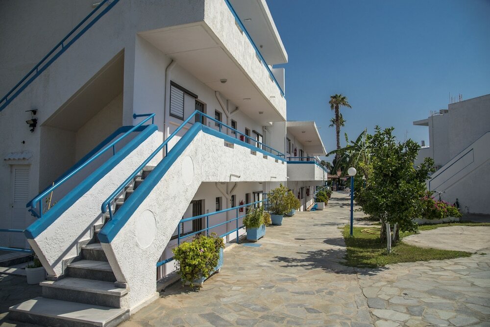 Фото Yiannis Yard Studios & Apartments