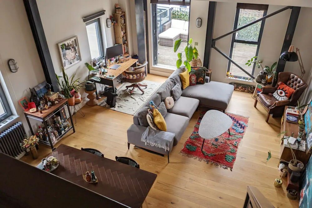 Фото Contemporary Open Plan 1 Bedroom Mezzanine Loft in Hackney