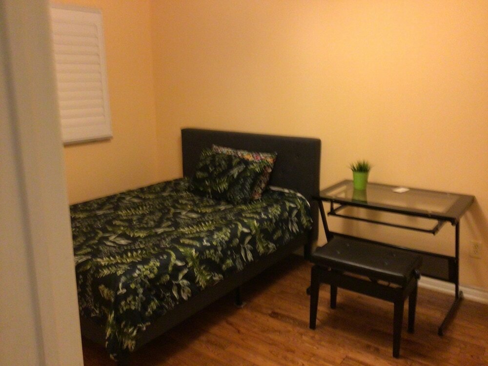 Фото Comfortable Home in Richmond Hill