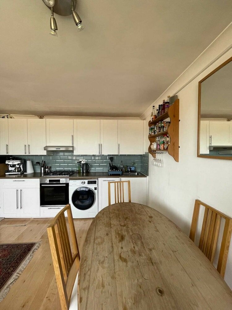 Фото Trendy 2bd Flat - 6 Minutes to Wimbledon
