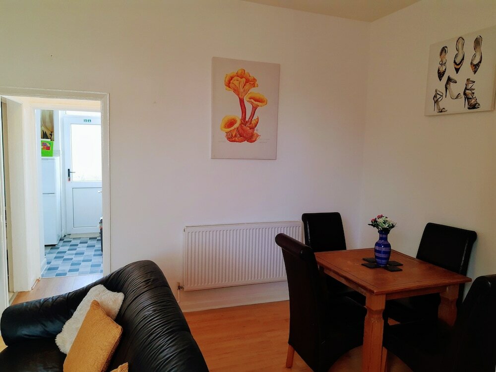 Фото The Windsor Garden Apartment