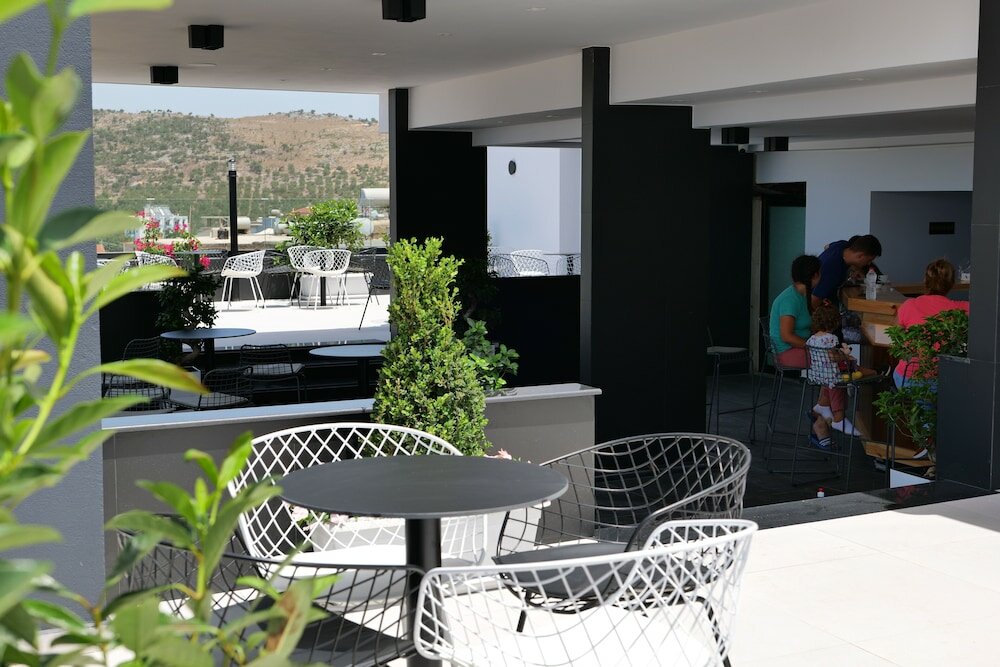 Фото 3 Island Hotel