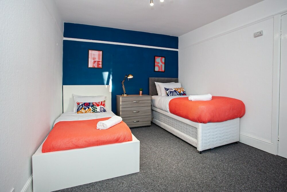 Фото The Manchester Pad - Sleeps 12