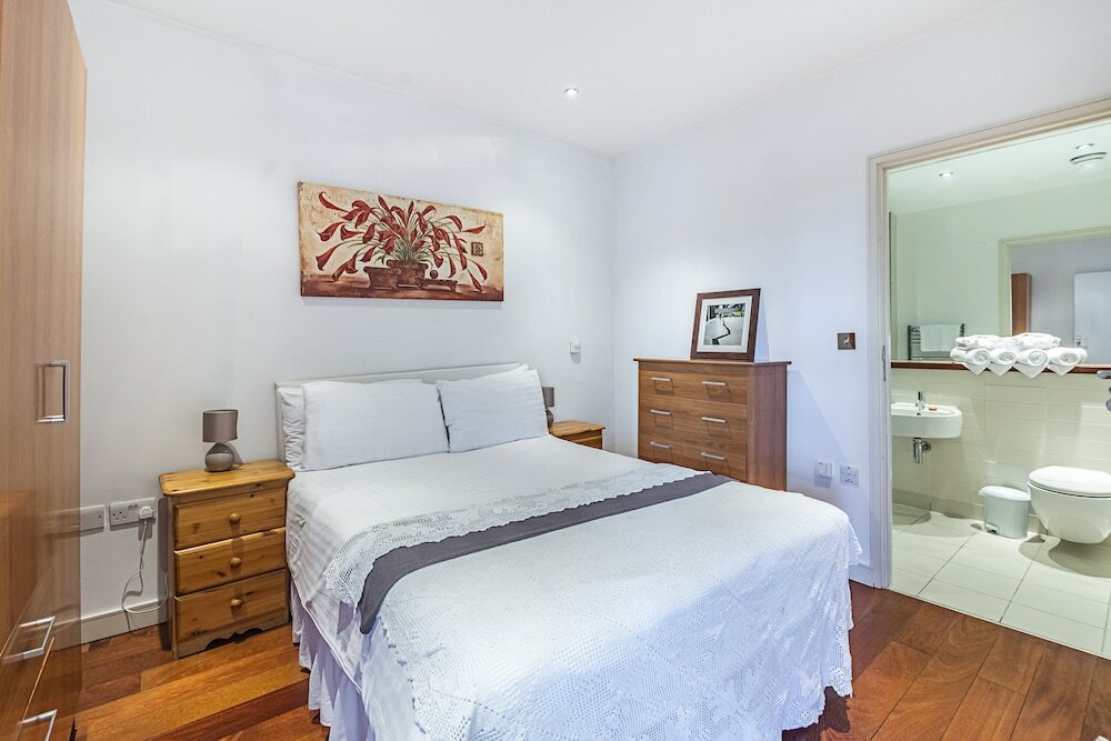 Фото Splendid 3 Bedroom Apartment Kings Cross