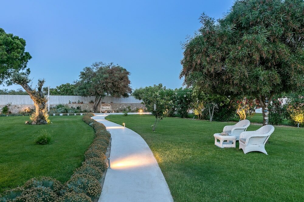 Фото White Pearls Luxury Suites - Adults Only