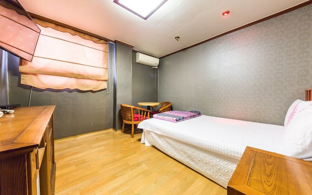Фото Yeongdeungpo Hotel Home