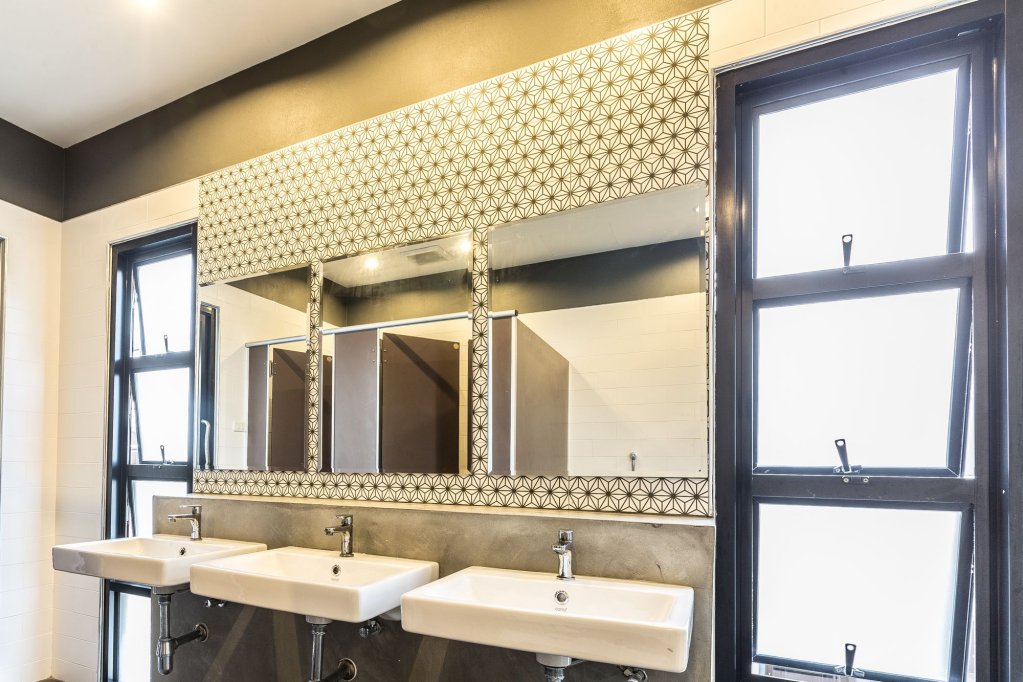 Фото Srisuksant Square