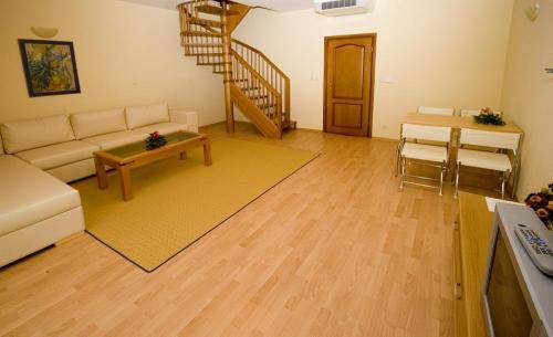 Фото Holiday Village Diplomat