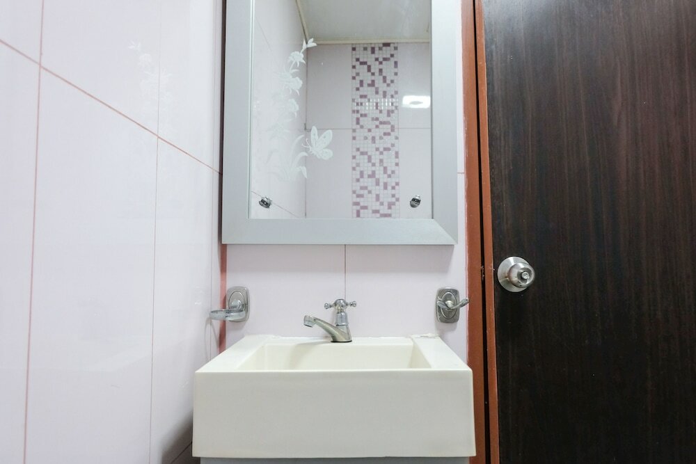 Фото Best Deal 2Br At Suites @Metro Apartment