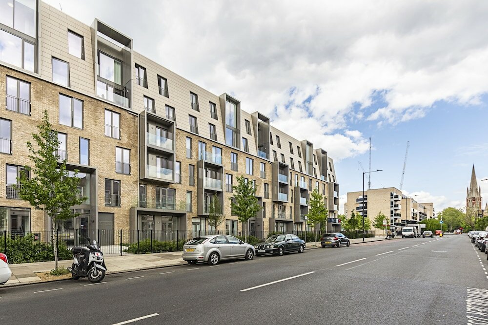 Фото Stunning Brand New Westminster Apartment