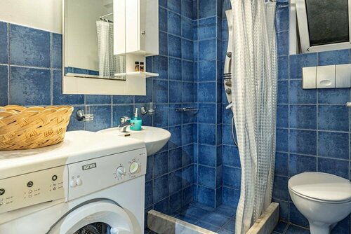 Гостиница Downtown Yellow Studio With Private Parking в Каламате