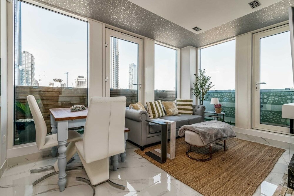 Фото Canary Wharf Retreat With Free Secure Parking