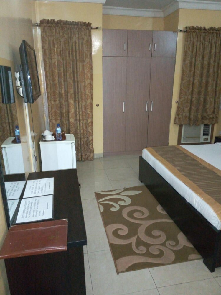 Фото Erith Apartments and Suites