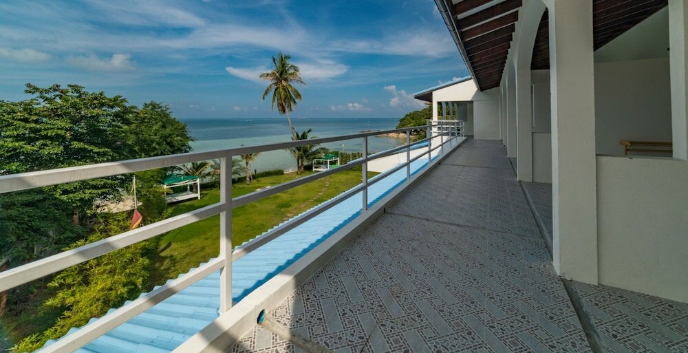 Фото Baan Jai Dee Beach Front Hotel