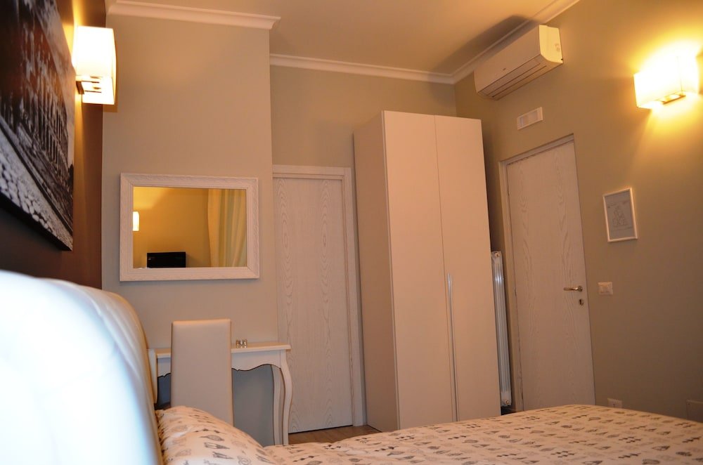 Фото Maison Vaticana