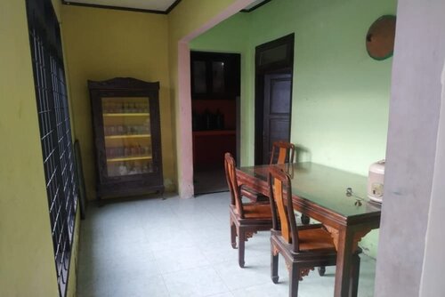 Гостиница Oyo 90699 Yellow White Guesthouse Palu в Палу