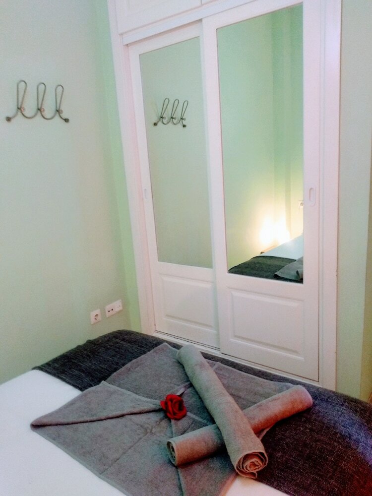 Фото Wish-Suite Cruz del Campo de Sevilla